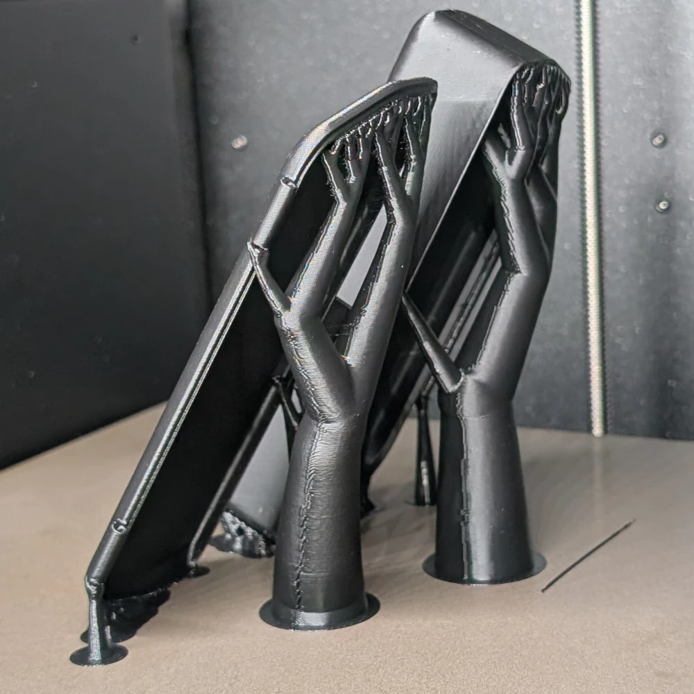 Impression 3D en cours — boîtier avec structures de support